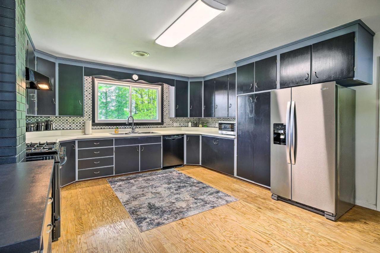Roomy Montour Falls Retreat With Private Pool! Exterior foto