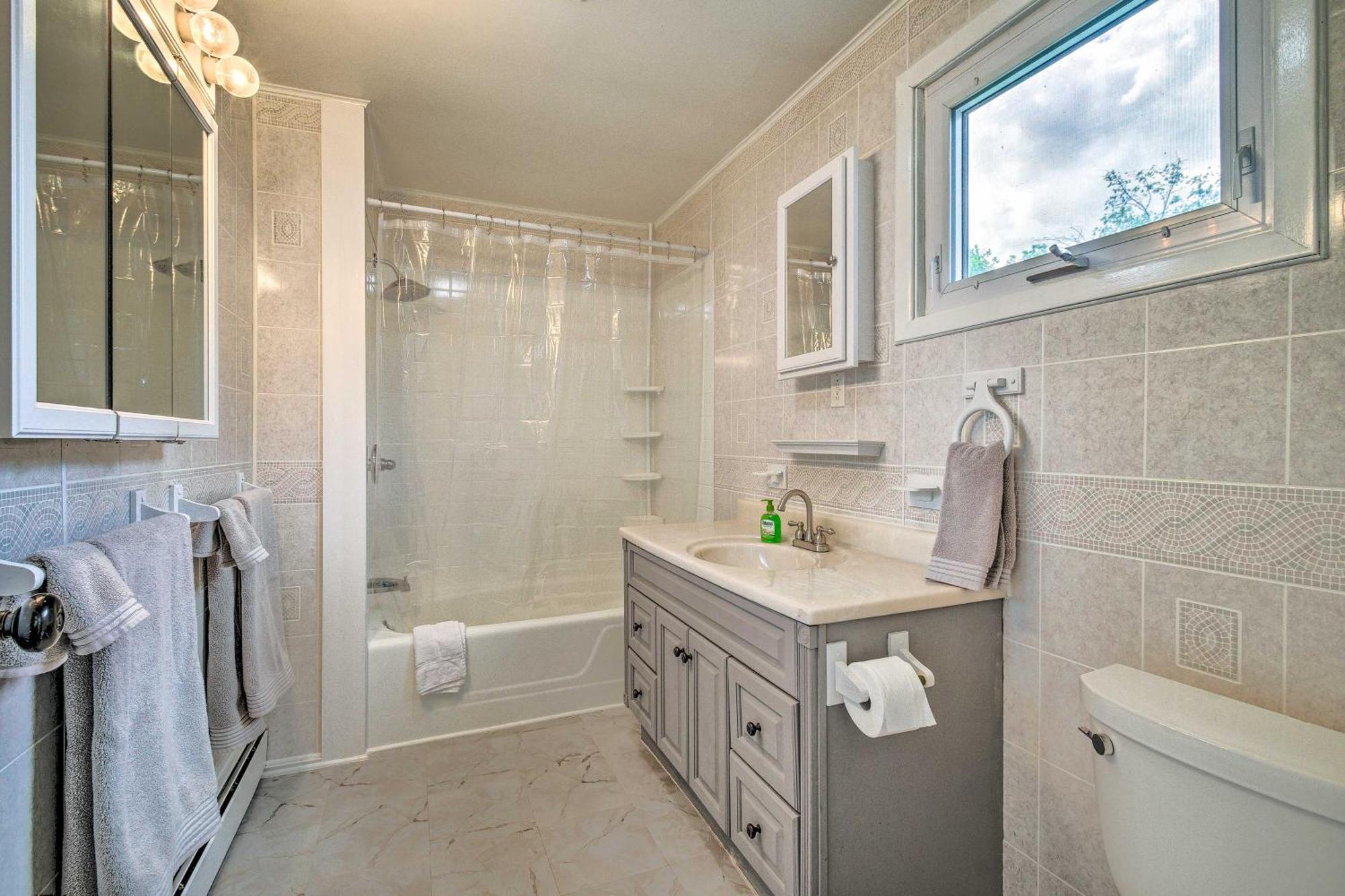 Roomy Montour Falls Retreat With Private Pool! Exterior foto